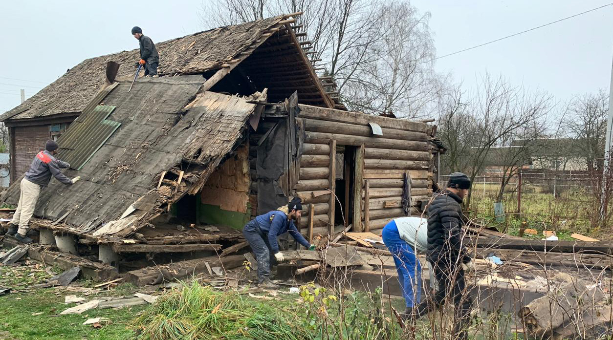 Снос и демонтаж старого дома и дачи в Верее с вывоз мусора и уборкой